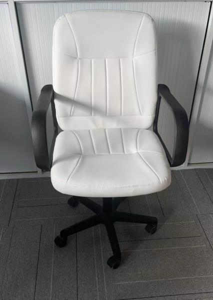 Крісло офісне D-434 65*68*100см біле IMP