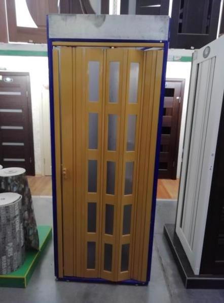 Дверь-гармошка ПВХ 800*2000 сосна W12 стекло
